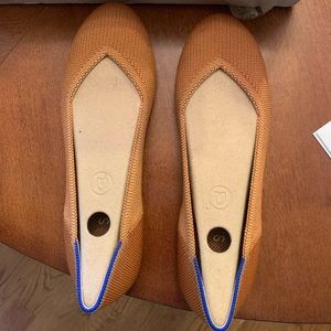 Rothys Brand New! Rich beautiful color (Fawn)